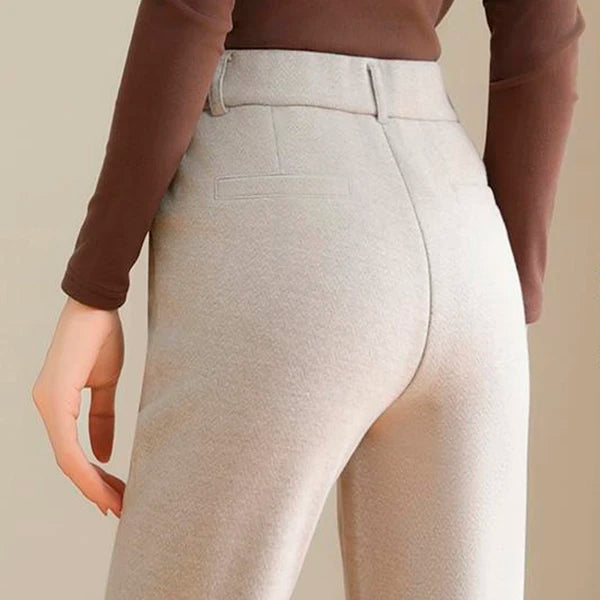 [LEVE 3 PAGUE 2] Calça Feminina Amora em Tecido Chenile e Algodão (Charme Surpreendente!)